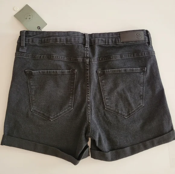 NWT Vero Moda Black Jean Denim Cuffed Shorts - Picture 4 of 9